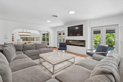 House in Fort Lauderdale, Florida 3 bedrooms, 227.61 sq.m. № 2253416 - photo 3