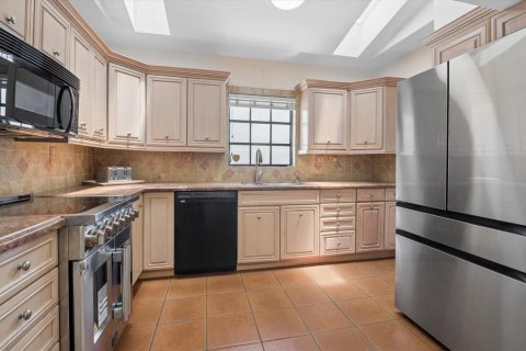 House in Fort Lauderdale, Florida 3 bedrooms, 227.61 sq.m. № 2253416 - photo 5