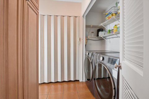 House in Fort Lauderdale, Florida 3 bedrooms, 227.61 sq.m. № 2253416 - photo 25