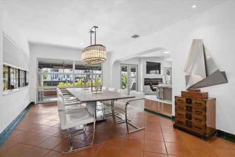 House in Fort Lauderdale, Florida 3 bedrooms, 227.61 sq.m. № 2253416