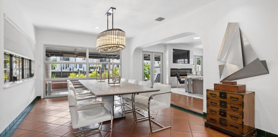 House in Fort Lauderdale, Florida 3 bedrooms, 227.61 sq.m. № 2253416