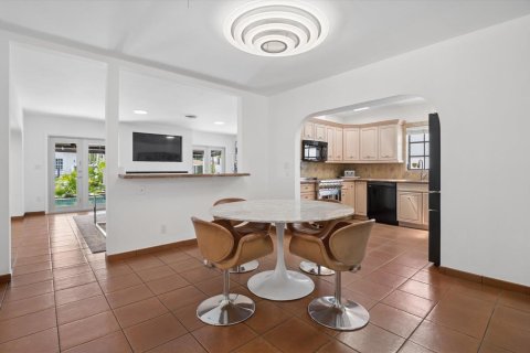 House in Fort Lauderdale, Florida 3 bedrooms, 227.61 sq.m. № 2253416 - photo 4