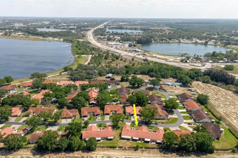House in Avon Park, Florida 2 bedrooms, 119.19 sq.m. № 1639739 - photo 2