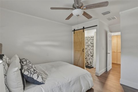 House in Saint Petersburg, Florida 3 bedrooms, 142.6 sq.m. № 2230063 - photo 13