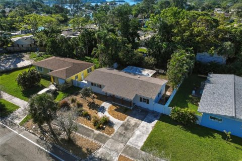 House in Saint Petersburg, Florida 3 bedrooms, 142.6 sq.m. № 2230063 - photo 23