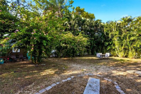 House in Saint Petersburg, Florida 3 bedrooms, 142.6 sq.m. № 2230063 - photo 5