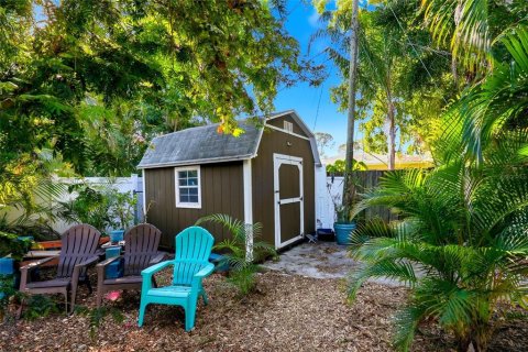 House in Saint Petersburg, Florida 3 bedrooms, 142.6 sq.m. № 2230063 - photo 21