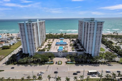 Condo in Hollywood, Florida, 3 bedrooms  № 1959648 - photo 2