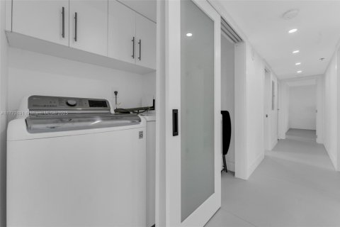 Condo in Hollywood, Florida, 3 bedrooms  № 1959648 - photo 19