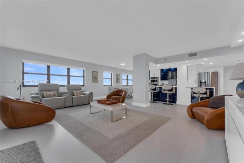 Condo in Hollywood, Florida, 3 bedrooms  № 1959648 - photo 14