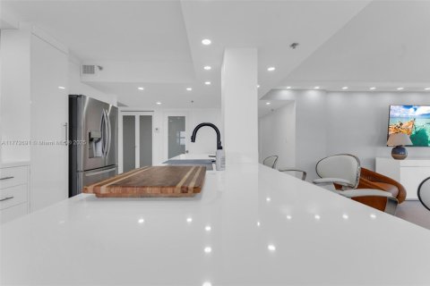 Condo in Hollywood, Florida, 3 bedrooms  № 1959648 - photo 11