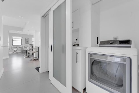 Condo in Hollywood, Florida, 3 bedrooms  № 1959648 - photo 20