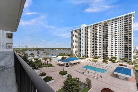 Condo in Hollywood, Florida, 3 bedrooms  № 1959648 - photo 5