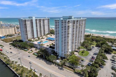 Condo in Hollywood, Florida, 3 bedrooms  № 1959648 - photo 3