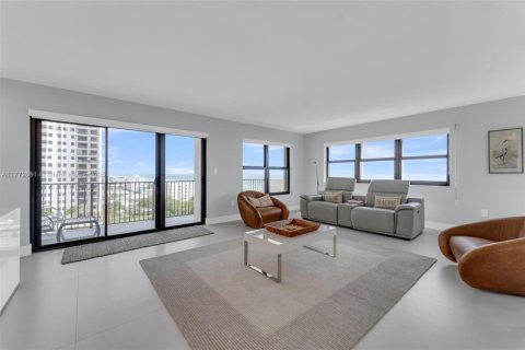 Condo in Hollywood, Florida, 3 bedrooms  № 1959648 - photo 13