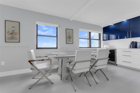 Condo in Hollywood, Florida, 3 bedrooms  № 1959648 - photo 17