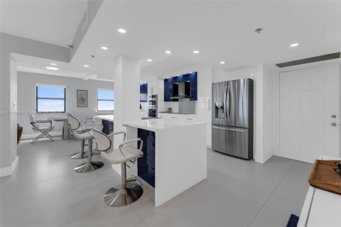 Condo in Hollywood, Florida, 3 bedrooms  № 1959648 - photo 10