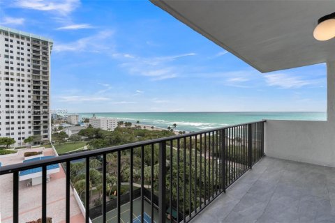 Condo in Hollywood, Florida, 3 bedrooms  № 1959648 - photo 4