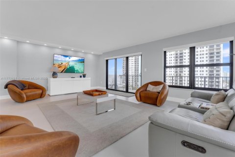 Condo in Hollywood, Florida, 3 bedrooms  № 1959648 - photo 15