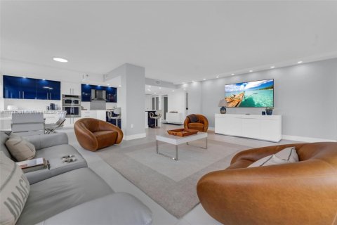 Condo in Hollywood, Florida, 3 bedrooms  № 1959648 - photo 16