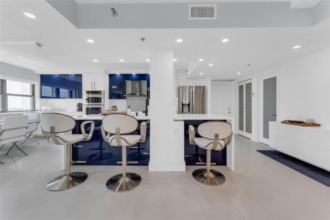 Condo in Hollywood, Florida, 3 bedrooms  № 1959648 - photo 9