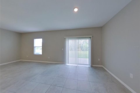 Casa en alquiler en New Smyrna Beach, Florida, 4 dormitorios, 175.49 m2 № 1912902 - foto 6