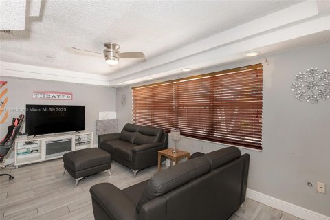 Villa ou maison à vendre à Pembroke Pines, Floride: 3 chambres, 151.24 m2 № 1792500 - photo 12