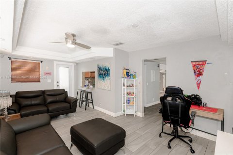 Villa ou maison à vendre à Pembroke Pines, Floride: 3 chambres, 151.24 m2 № 1792500 - photo 13