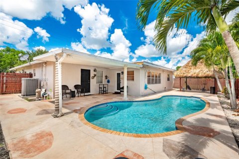 Villa ou maison à vendre à Pembroke Pines, Floride: 3 chambres, 151.24 m2 № 1792500 - photo 1