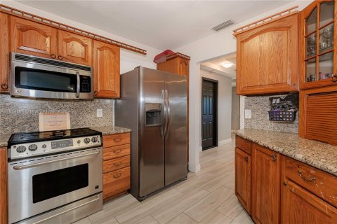 Villa ou maison à vendre à Pembroke Pines, Floride: 3 chambres, 151.24 m2 № 1792500 - photo 14