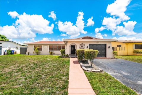 Villa ou maison à vendre à Pembroke Pines, Floride: 3 chambres, 151.24 m2 № 1792500 - photo 4