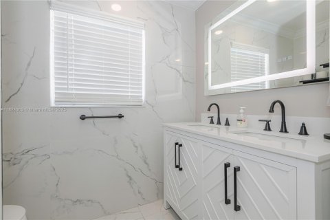 Villa ou maison à vendre à Pembroke Pines, Floride: 3 chambres, 151.24 m2 № 1792500 - photo 25