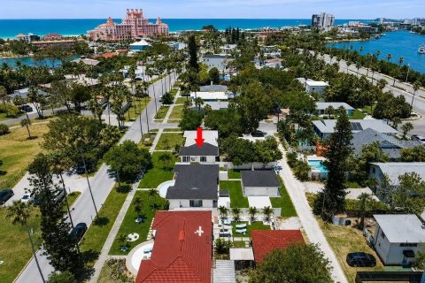 Apartment in Saint Petersburg, Florida 2 bedrooms, 53.88 sq.m. № 2218161 - photo 12