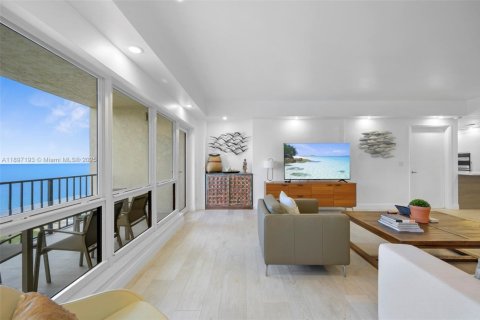 Condominio en Lauderdale-by-the-Sea, Florida, 3 dormitorios № 2081537