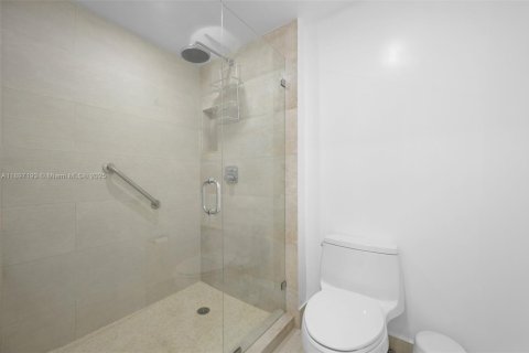 Condo in Lauderdale-by-the-Sea, Florida, 3 bedrooms  № 2081537 - photo 18