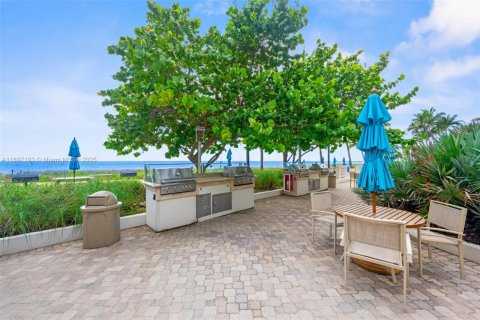 Condo in Lauderdale-by-the-Sea, Florida, 3 bedrooms  № 2081537 - photo 26