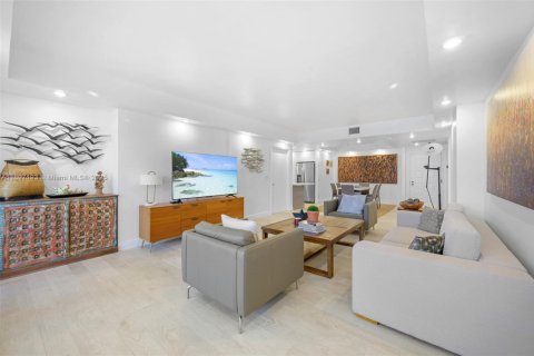 Condo in Lauderdale-by-the-Sea, Florida, 3 bedrooms  № 2081537 - photo 4