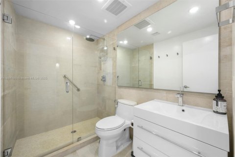Condo in Lauderdale-by-the-Sea, Florida, 3 bedrooms  № 2081537 - photo 14