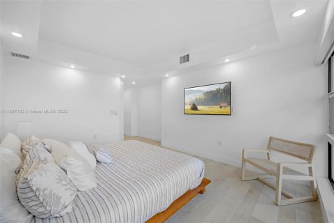 Condo in Lauderdale-by-the-Sea, Florida, 3 bedrooms  № 2081537 - photo 12
