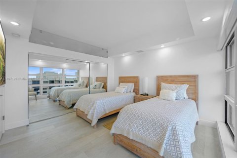 Condo in Lauderdale-by-the-Sea, Florida, 3 bedrooms  № 2081537 - photo 19
