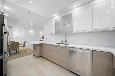 Condo in Lauderdale-by-the-Sea, Florida, 3 bedrooms  № 2081537 - photo 9