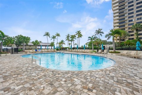 Condo in Lauderdale-by-the-Sea, Florida, 3 bedrooms  № 2081537 - photo 24