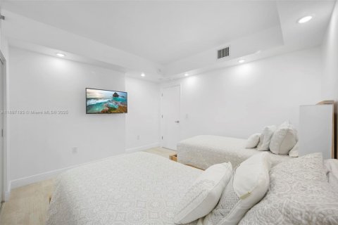 Condo in Lauderdale-by-the-Sea, Florida, 3 bedrooms  № 2081537 - photo 16