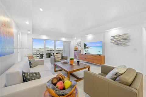 Condo in Lauderdale-by-the-Sea, Florida, 3 bedrooms  № 2081537 - photo 3