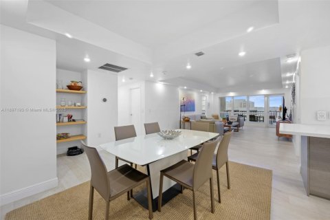Condo in Lauderdale-by-the-Sea, Florida, 3 bedrooms  № 2081537 - photo 6