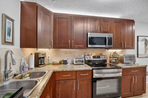 Condo in Boynton Beach, Florida, 2 bedrooms  № 2263858 - photo 14