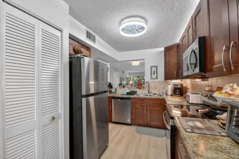 Condo in Boynton Beach, Florida, 2 bedrooms  № 2263858 - photo 11