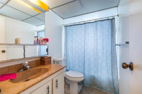 Copropriété à vendre à Lauderdale Lakes, Floride: 2 chambres, 93.83 m2 № 1976791 - photo 3