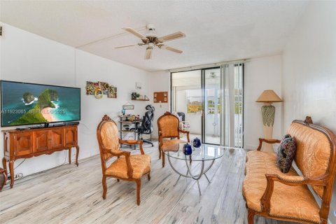 Copropriété à vendre à Lauderdale Lakes, Floride: 2 chambres, 93.83 m2 № 1976791 - photo 14