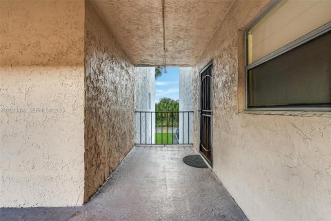 Copropriété à vendre à Lauderdale Lakes, Floride: 2 chambres, 93.83 m2 № 1976791 - photo 23